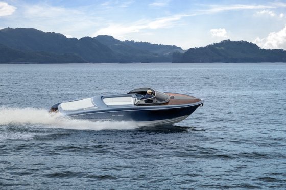 /media/qr0n3lul/mennyacht-ferretti-group-lights-up-the-venice-boat-show_image_5