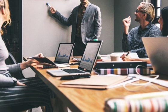 /media/3deholgq/manazeri_freepik