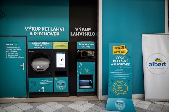 /media/26358/stroj-od-norské-společnosti-tomra-v-plzeňské-prodejně-albert