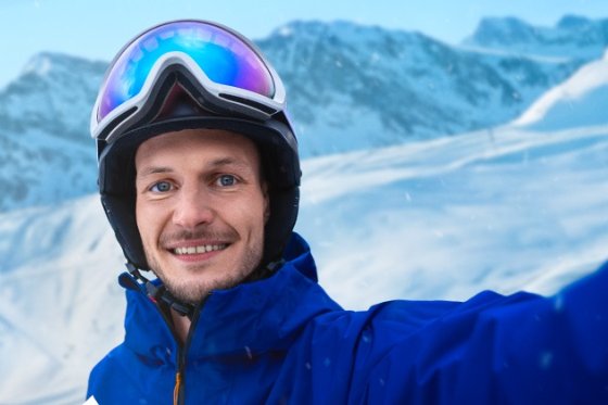 /media/bcme53u2/kampaň-čedok-zima-2024-2025-vizuál-první-lyžovačka