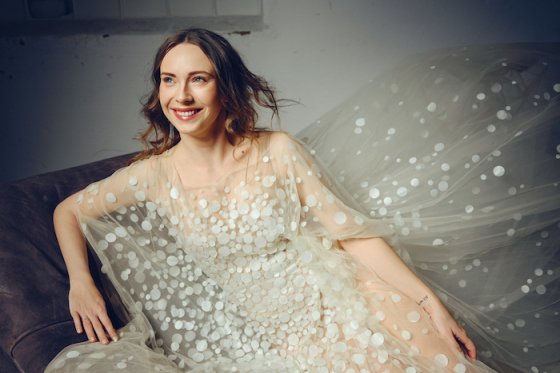 /media/0brcen2k/alice-divišová-v-šatech-z-piva-ii