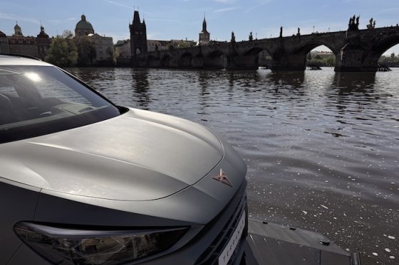 /media/xlhh5kco/cupra_floatingterramar_slider
