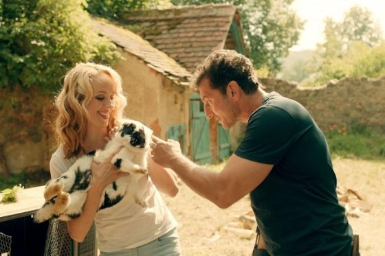 /media/12280/bezva-zenska-na-krku