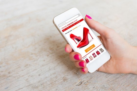 /media/15005/shutterstock_fashion_online