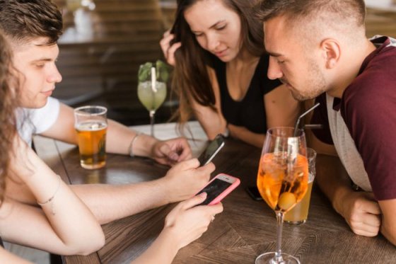 /media/3t2h2mpv/socialdrinking