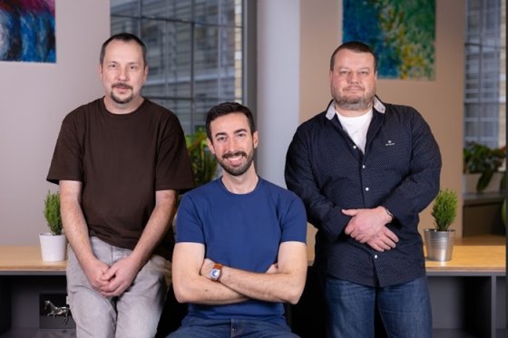 /media/q0tigt42/fragile-media