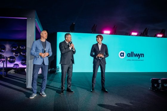 /media/hueddlgl/robert-chvátal_kryštof-mucha_kovy