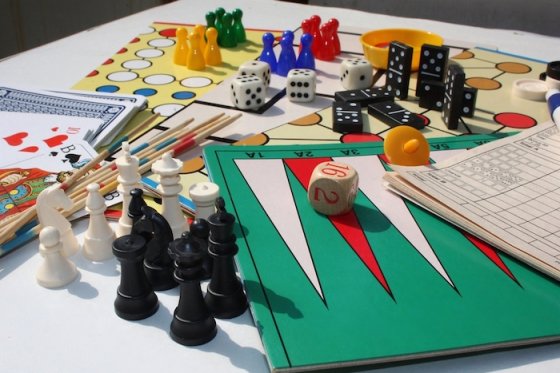 /media/12193/stolnihry_shutterstock