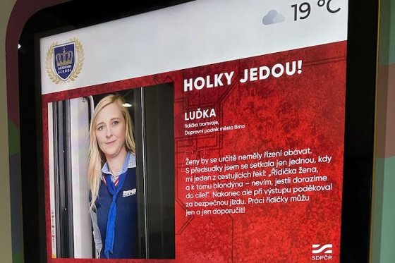 /media/4snh1415/slider_sdp-holky-jedou-ve-školách