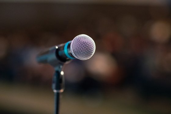 /media/2aifbnjo/public-speaking-_mikrofon_audio_pixabay