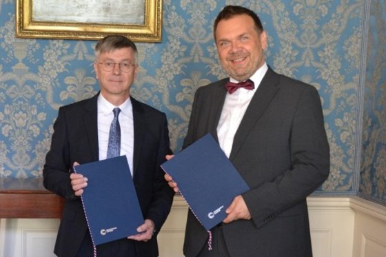 /media/iebfcuak/chudarek_baxa_podpdpis-memoranda