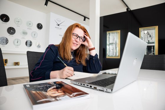 /media/23069/lada-adamkova_elton-hodinarska