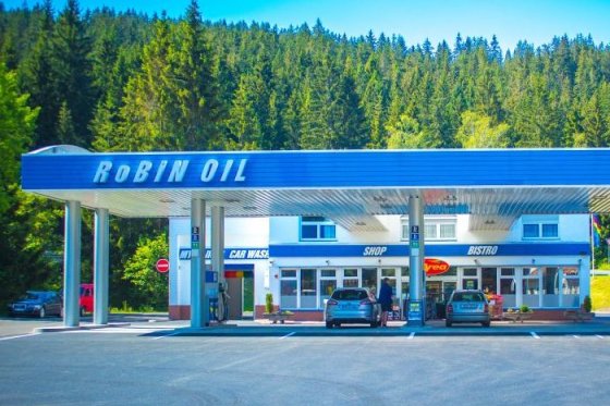 /media/r4dduq3r/robinoil