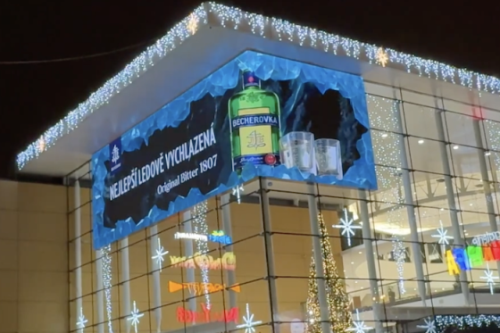 /media/qa4kwbks/becherovka_3d-ooh_oc-harfa