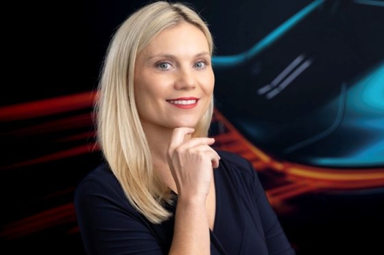 /media/o53nryd0/katerina-trnkova_aston-martin