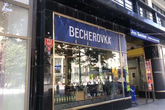 /media/17999/vaclavskenamesti_7_becherovka