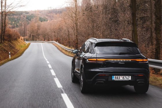 /media/24354/porsche