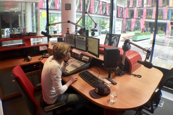 /media/4450/expres-fm_studio1