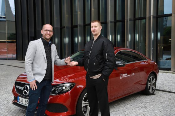 /media/z54pckds/generální-ředitel-aleš-polák-a-kapitán-české-hokejové-reprezentace-roman-červenka