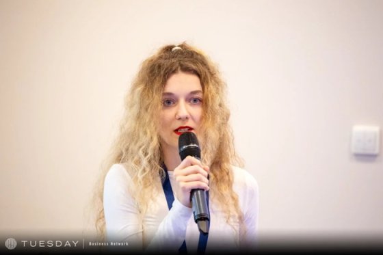 /media/3c0ayzar/content-first_czyzová