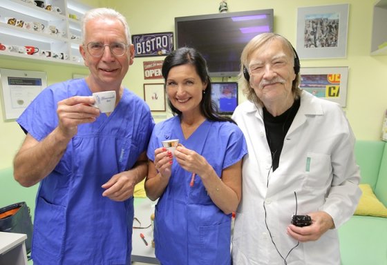 /media/w33hdb4o/den-s-olmer_tv-barrandov