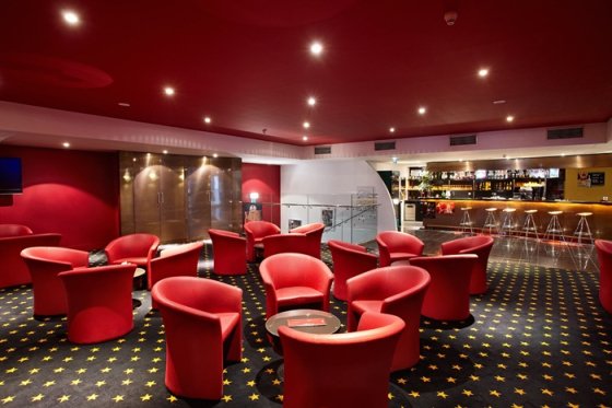 /media/lmefehgt/cinestar_gold_class_01