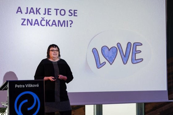 /media/k2nf3n4k/genz_petra-viskova_blue-events