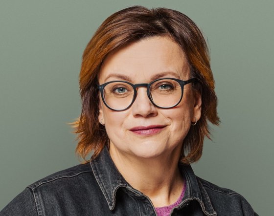 /media/svpfddav/serakova-nada_hero-outlaw