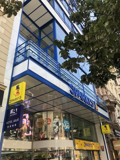 /media/17998/vaclavskenamesti_6_sparkys