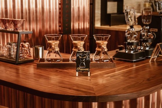 /media/23940/starbucks_reservestore_5