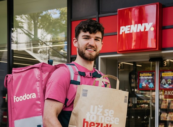 /media/hwhhkxks/penny_foodora_kurýr