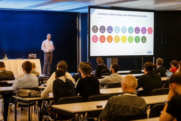 /media/20609/salesforce_ilustracni