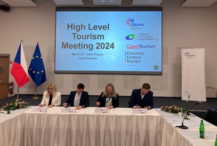 /media/zhnfk2z4/podpis_reditele_central_cestovniho_ruchu