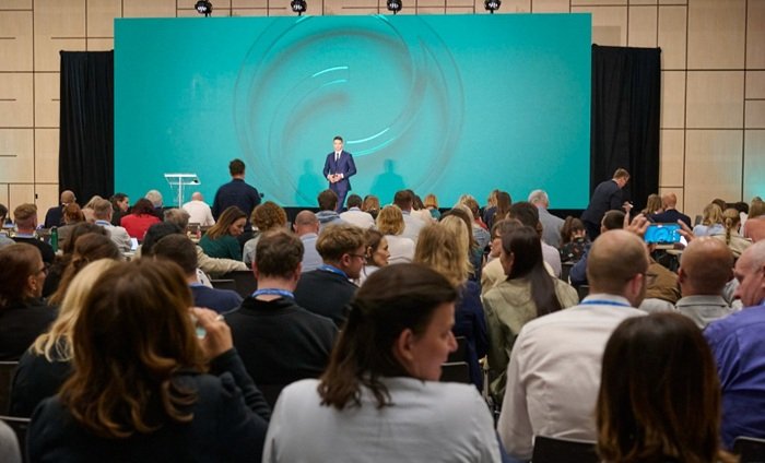 /media/yhmhoe0m/communication-summit_2025