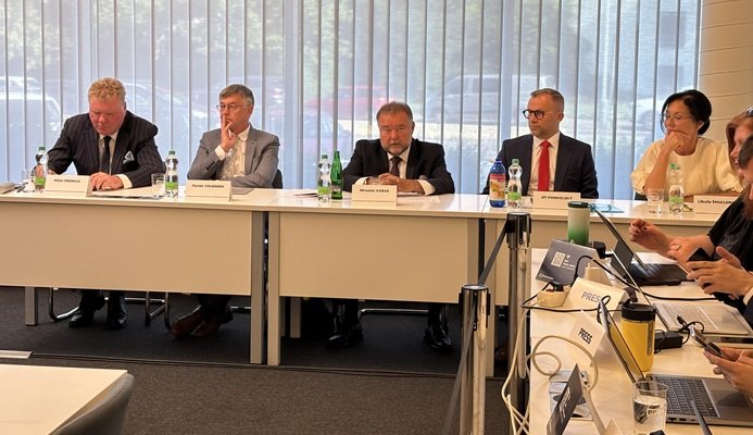 /media/0gbmjw4m/rada-ct_kandidati