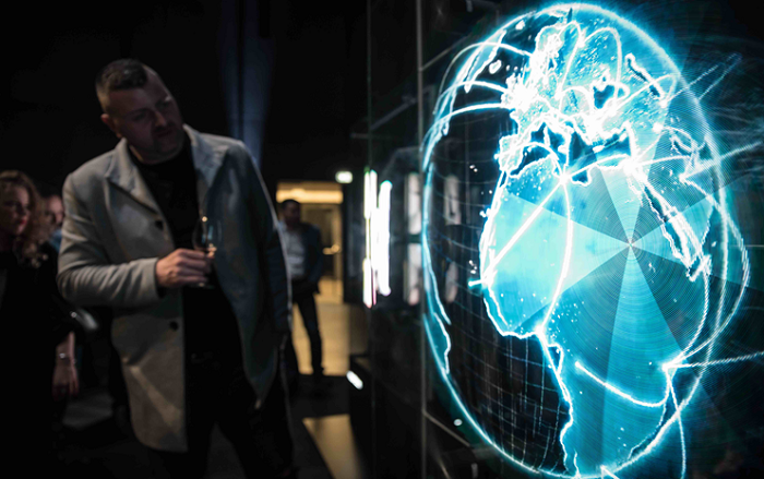 /media/11063/holograficke-reklamni-nosice