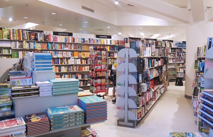 /media/13873/knihy_dobrovský_prodejna_2