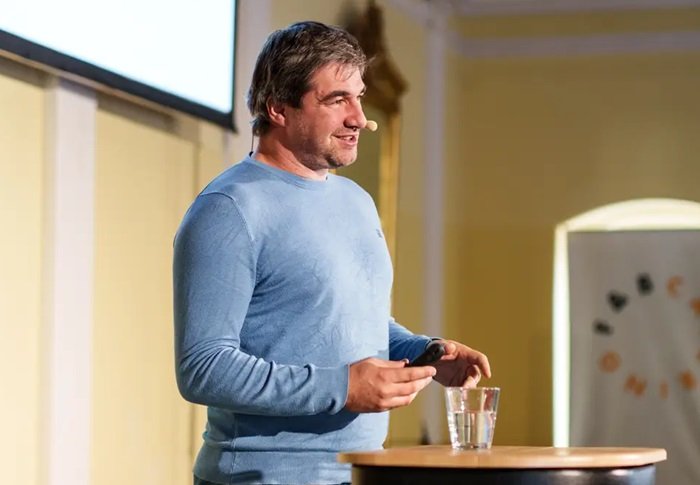 /media/xy5cegbr/data-restart_mario-vozar