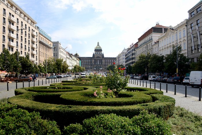 /media/17992/vaclavskenamesti_shutterstock