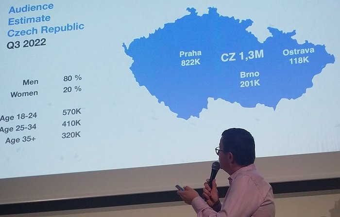 /media/22992/2-petr-touš-ukazuje-složení-českého-twitteru