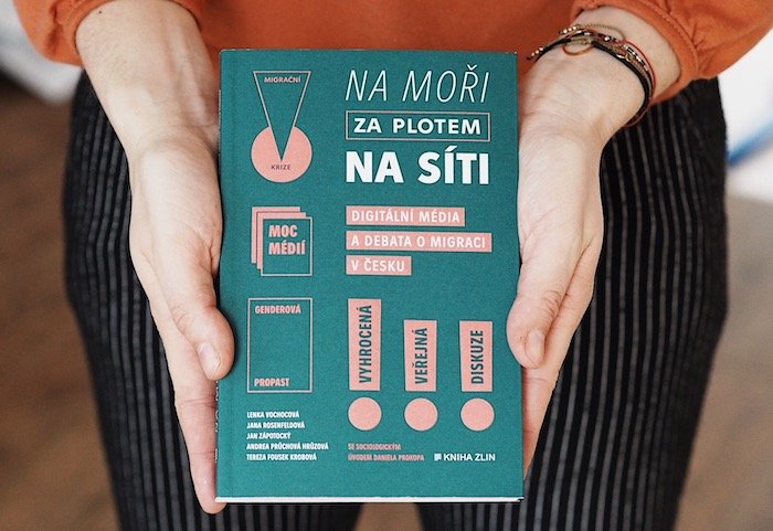 /media/18849/na-moři-za-plotem-na-síti-1