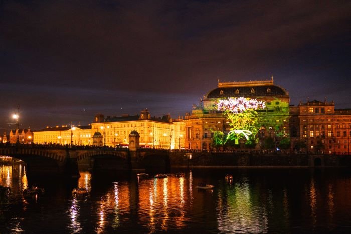 /media/dt0nmmzl/pilsner_urquell_na-rodni-divadlo_lw-01594