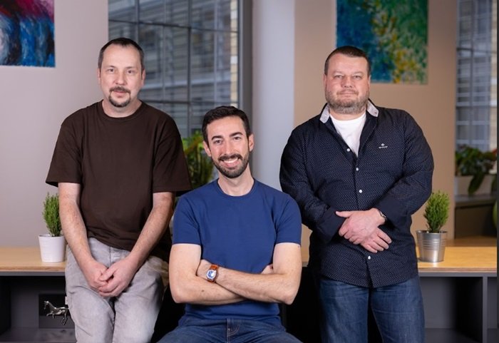 /media/q0tigt42/fragile-media