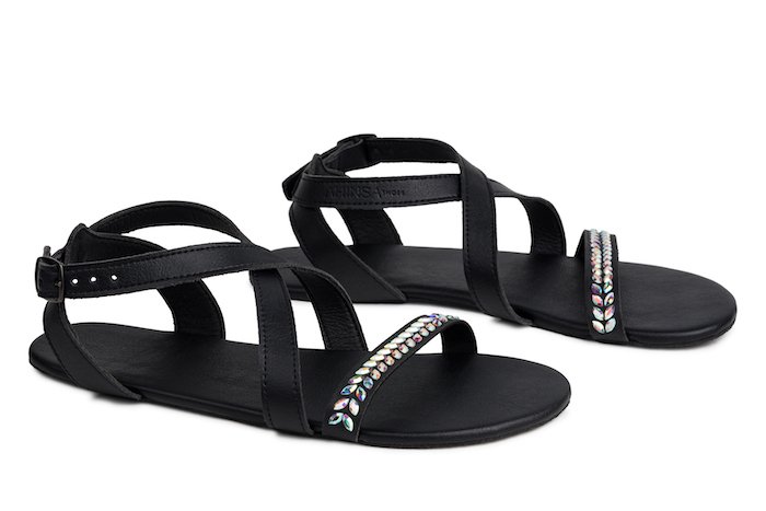 /media/2d0bravp/ahinsa-preciosa_paskove-sandaly_cerne