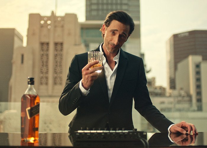 /media/18200/johnniewalker_adrien-brody_walkersp