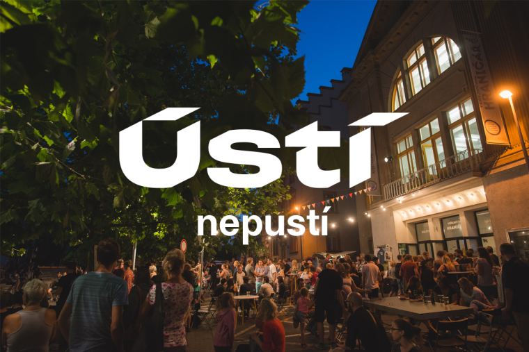 /media/19984/usti-logotyp-slogan-pozadi