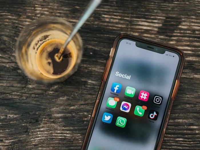 /media/25354/coffee-and-social_unsplash