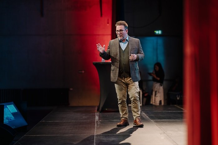 /media/r4qlog2e/omniconnect-nick-andrews