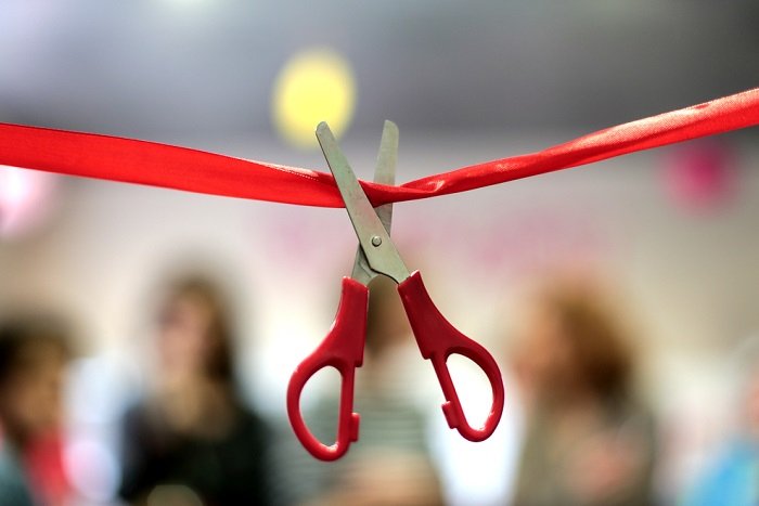 /media/17787/shutterstock_otevření_páska