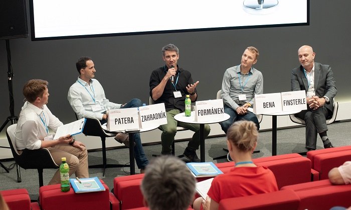 /media/12564/retail-summit-action